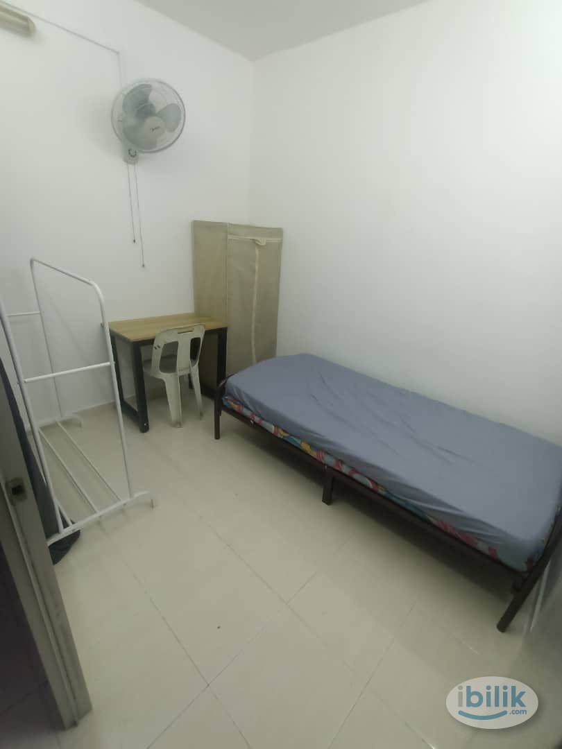 🎩SRI KDU 🏠Middle Room at Kota Damansara, Petaling Jaya - Image 2