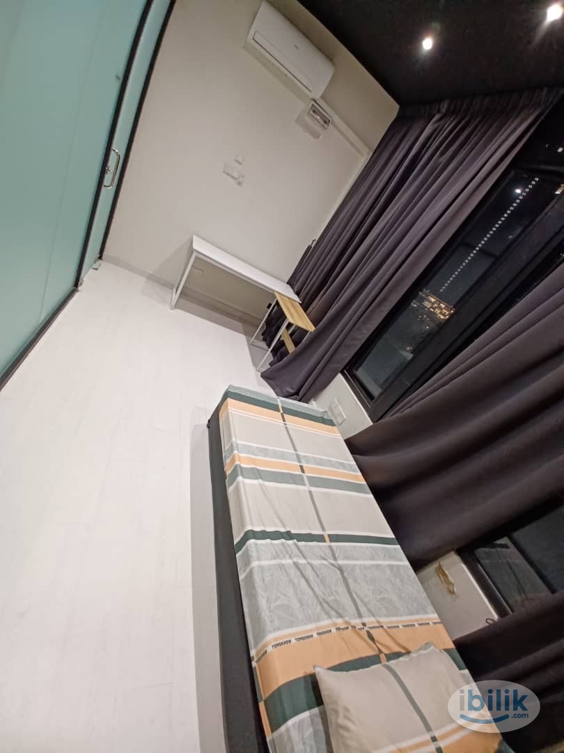 WELL Furnished Middle Room (WALK 8 mins to BBCC, TRX, Times Square) - Image 1