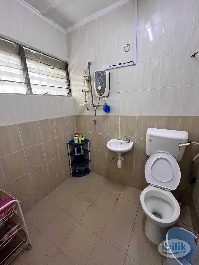 WELL Furnished Middle Room (WALK 8 mins to BBCC, TRX, Times Square) - Image 3