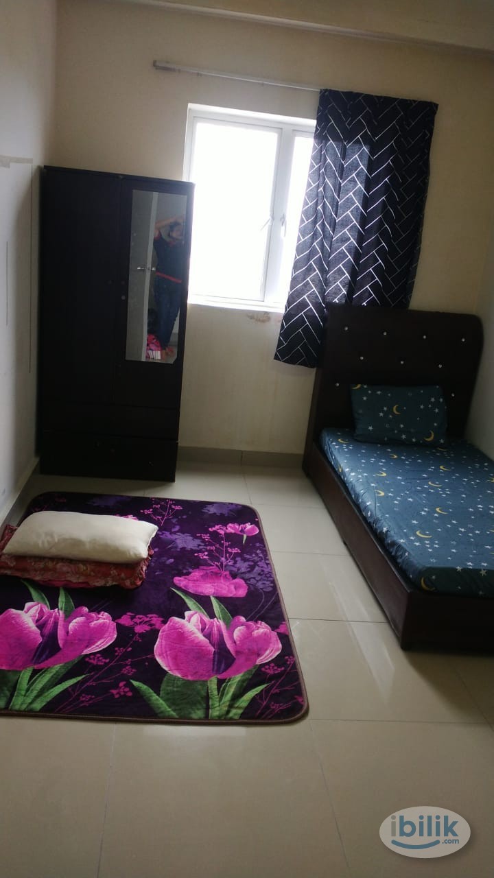 Middle Room at The Wharf, Puchong - Image 1