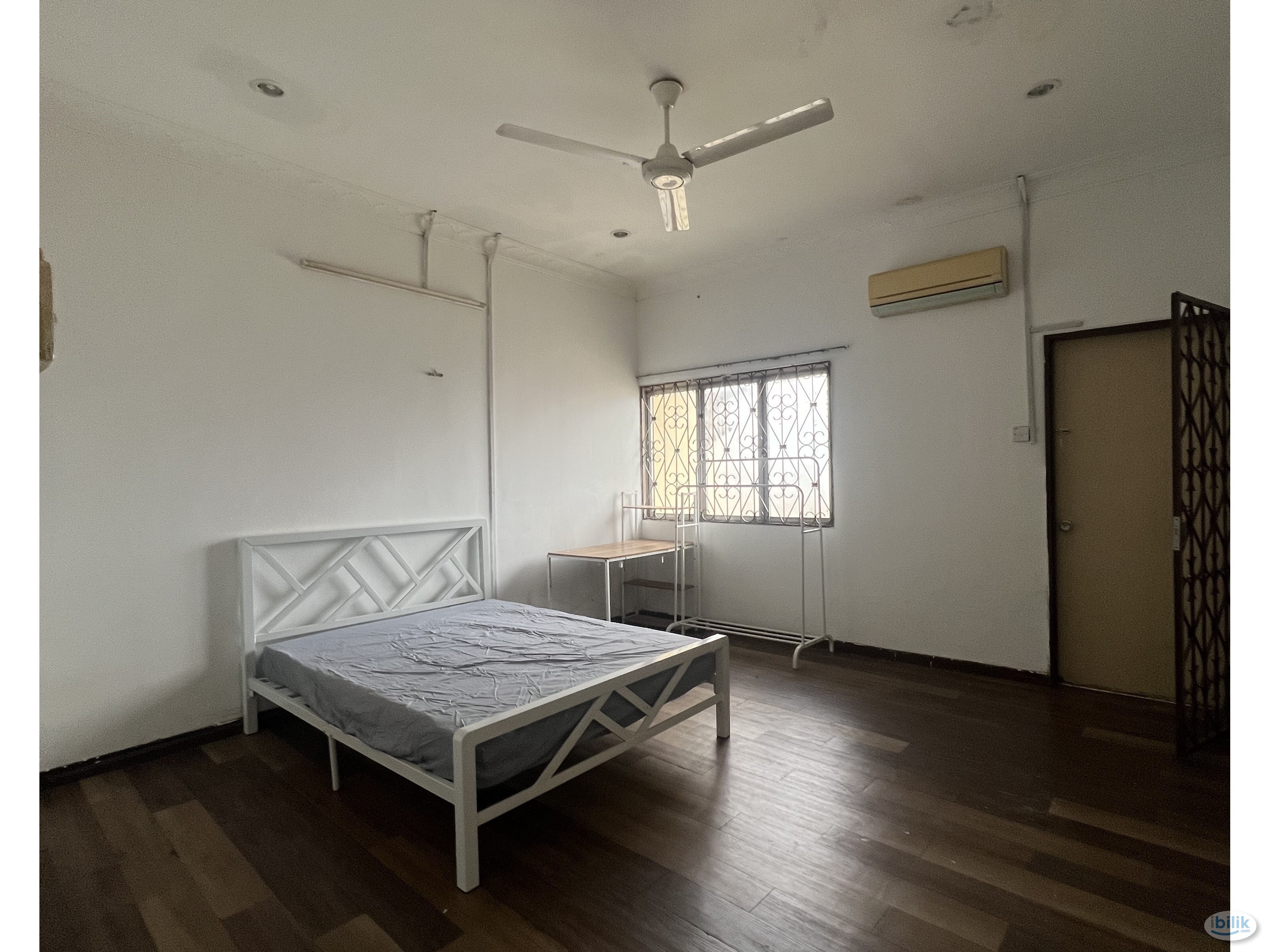 SS2 master room have balcony have bathroom walk 100m to Durian stall📌 - Image 1