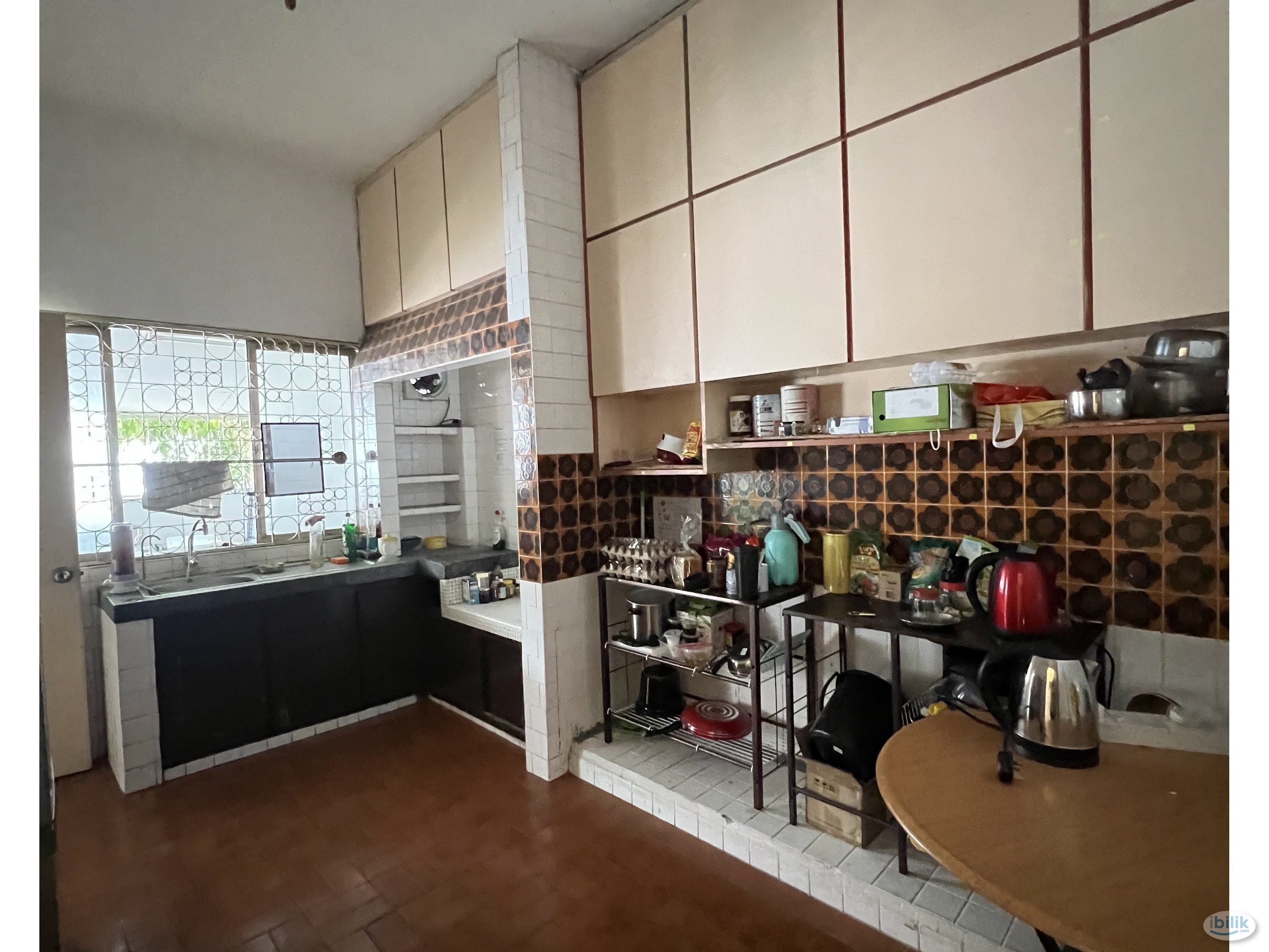 Walking Distance to USJ LRT 🚄 Medium Room + Window + Aircond - Image 2
