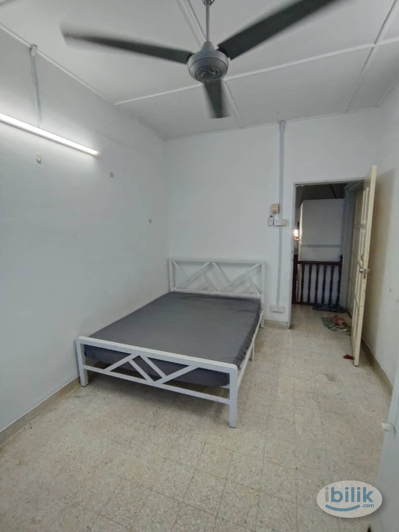 New Available Medium room to Rent at Taman Puchong Utama. Move In Immediately! Free Cleaning and WiFi.🎀📍 - Image 1