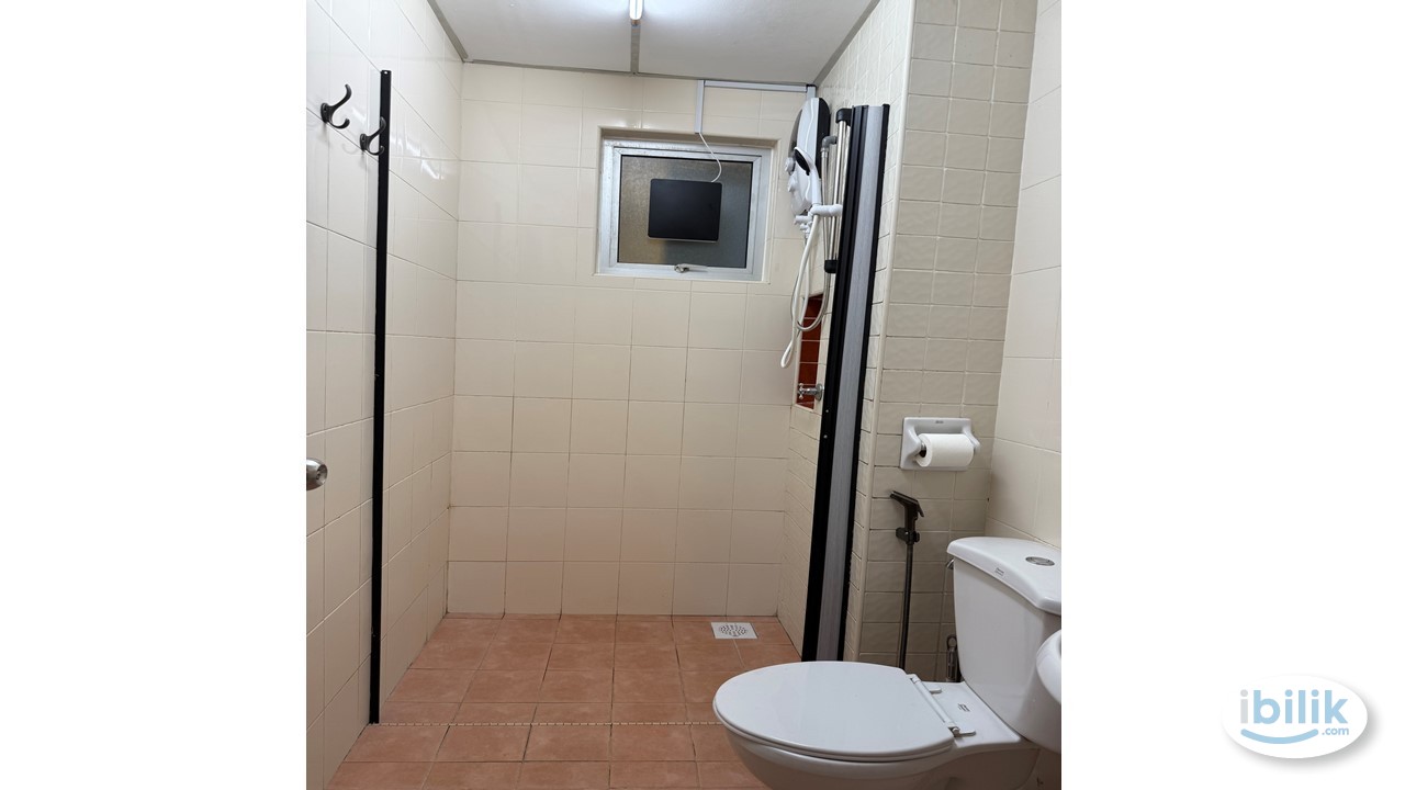 Female Unit – Rm730 Room with Balcony @ Metropolitan Square - Image 3