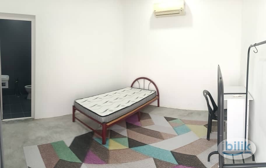 Female Master Room + Personal Bathroom at Teluk Intan, Perak - Image 1