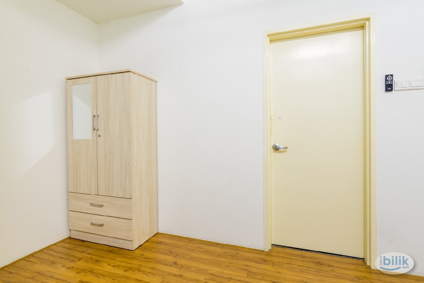Medium room Queen bed with aircond & window for rent at Arte, Kuchai - Image 3