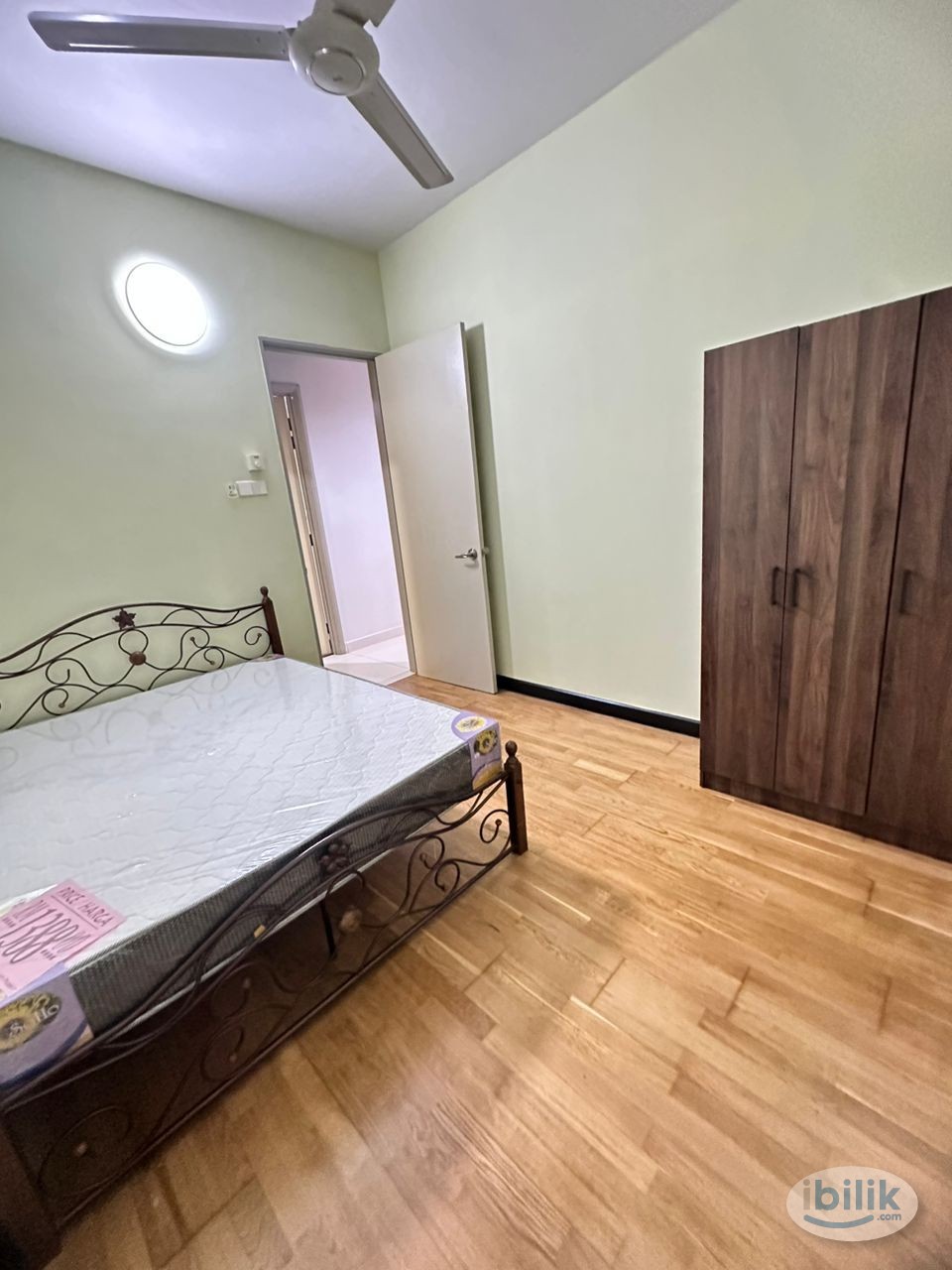 Medium Room at Saville @ The Park, Pantai - Image 2