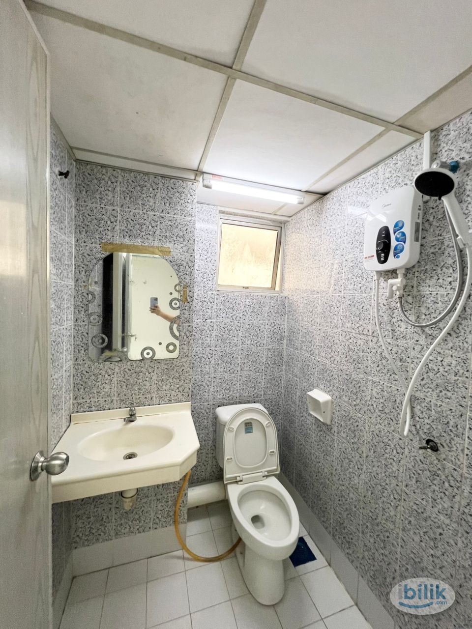 BJ Court @ Bukit Jambul Penang (Mix Gender) Mid & Master Room For Rent - Image 3