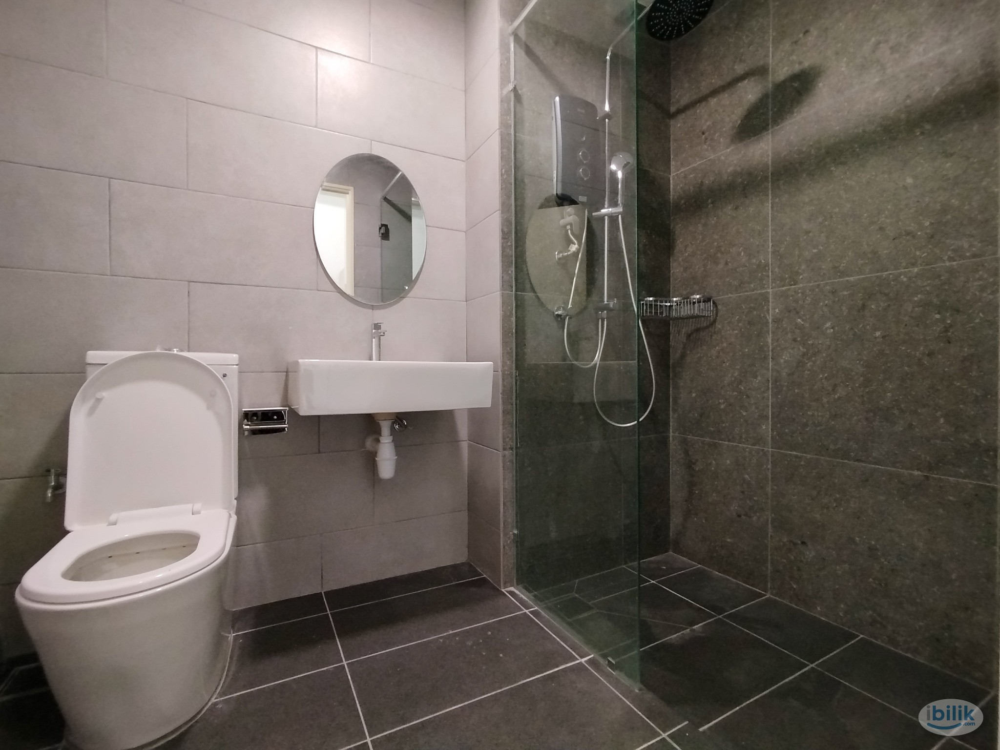 LOW DEPOSIT ‼️All male (Master Room A w toilet_Type E) WIFI AirCond Near MRT BUS  Meta Residences Putra Permai Puchong S - Image 3