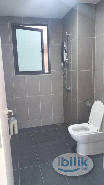 Middle Room at Greenfield Residence, Bandar Sunway - Image 5