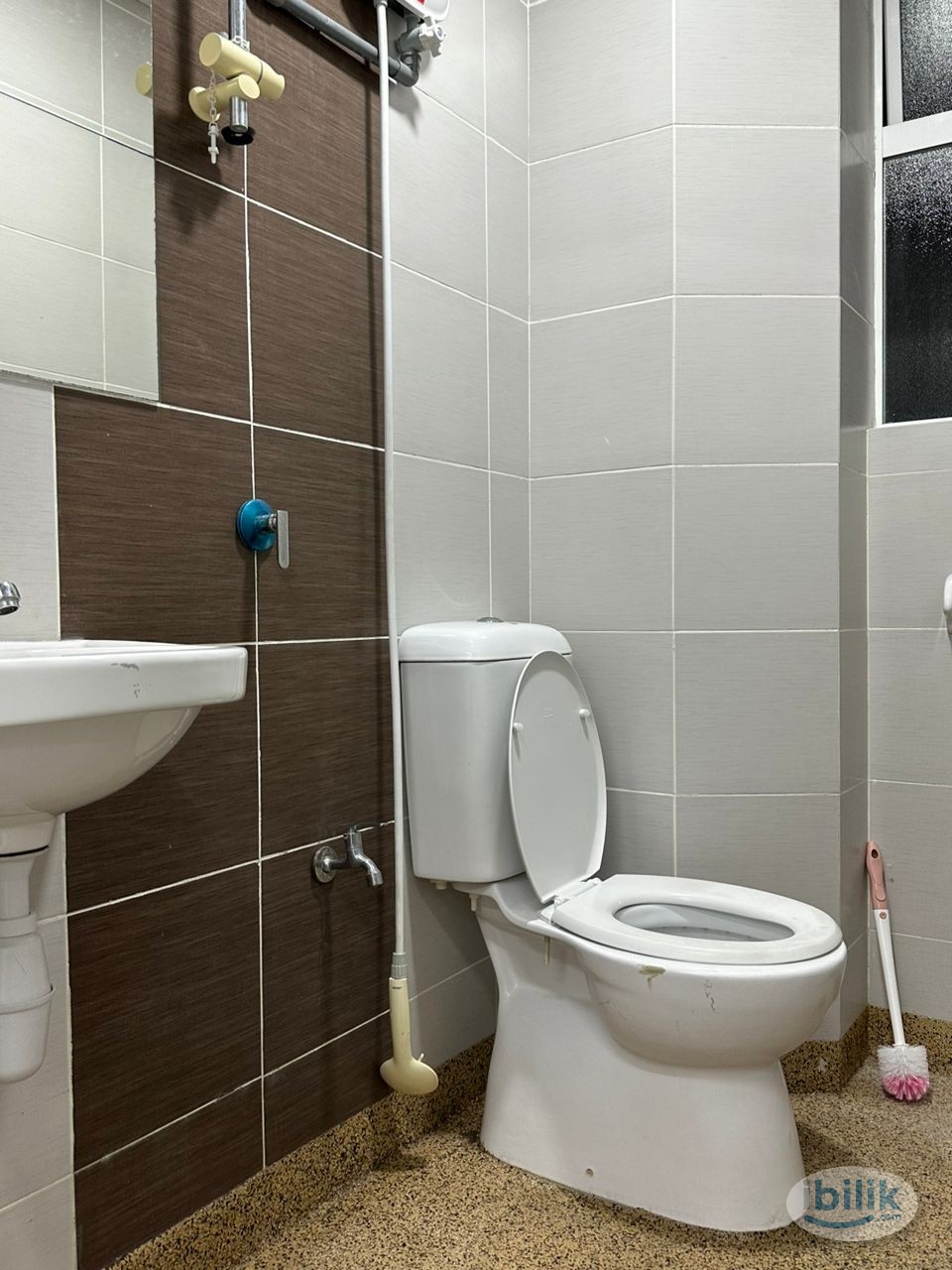 M3 Residency - [Female] Air Cond Middle Room!!! Offer At Only RM600!!! 6 Minute To Taman Melati LRT Station!! LRT Direct - Image 4