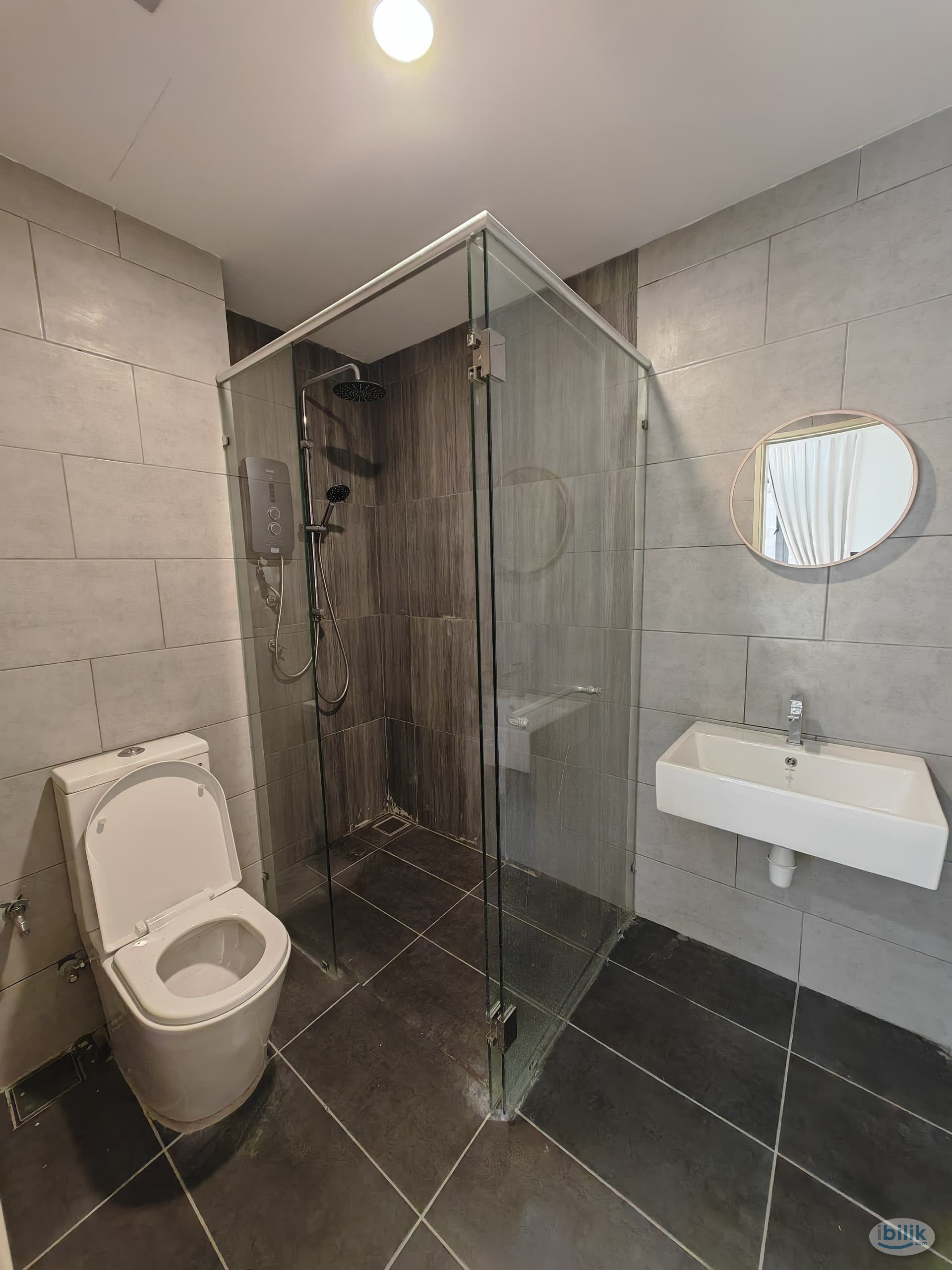 Fully Furnish Master Room at Meta Residences Putra Permai, Seri Kembangan next to mrt apu upm - Image 3