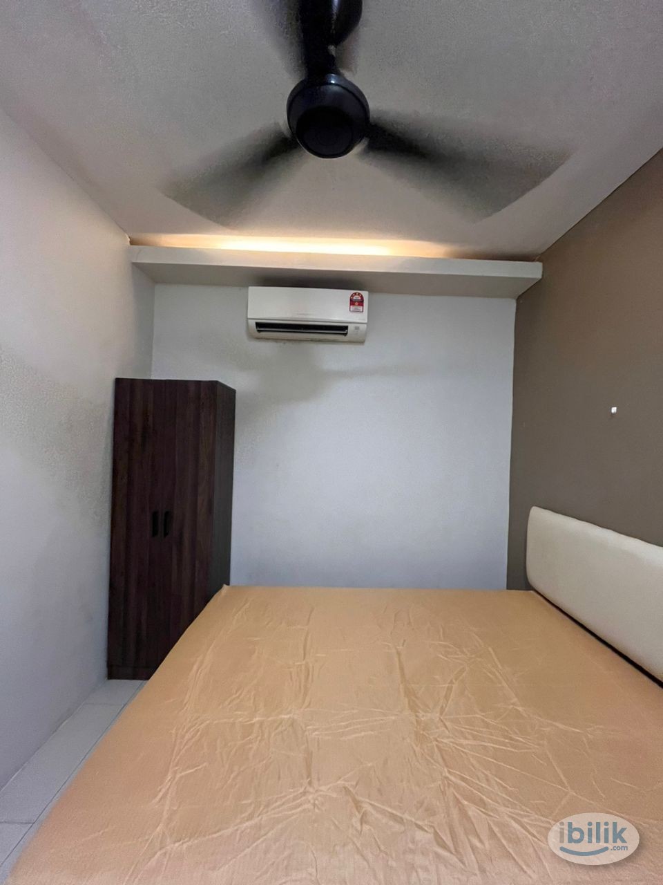 🚶‍♂️Walkable to KSL/Holiday Plaza | 🇸🇬10 minutes to CIQ, Mid Valley Southkey🛍️ - Spacious master bedroom with an attache - Image 1
