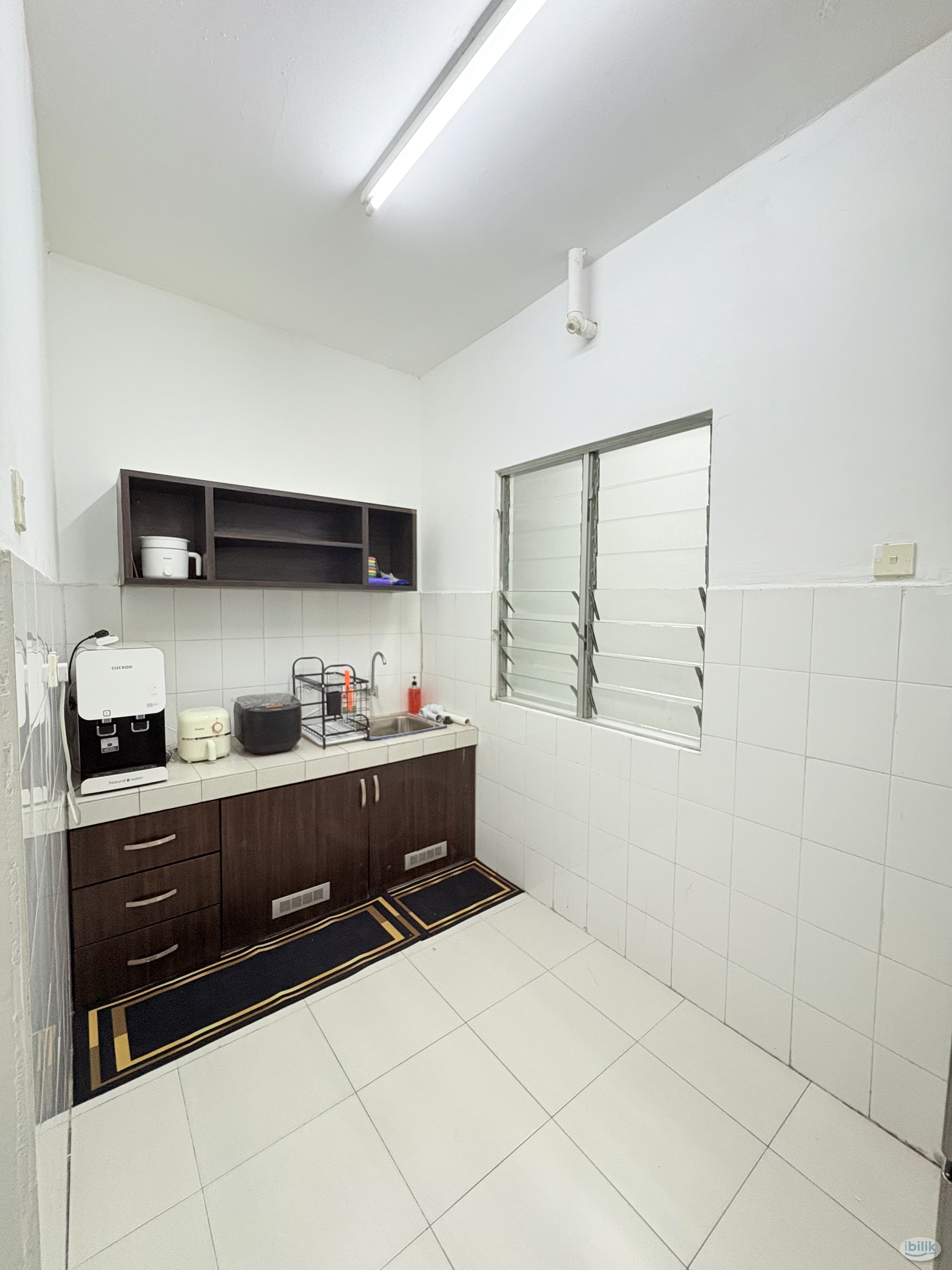 Middle Room at Kuala Lumpur, Malaysia - Image 4