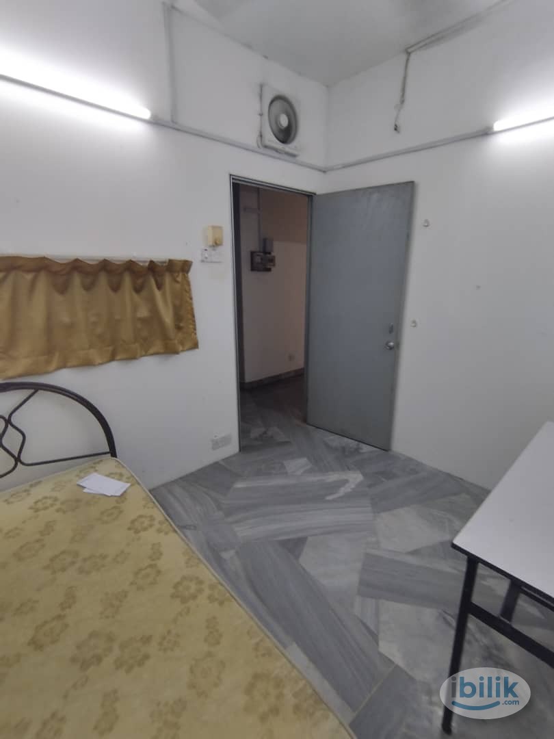 Budget Room at Bandar Utama 📍 Move In Immediately 💥 Free High Speed WiFi - Image 2