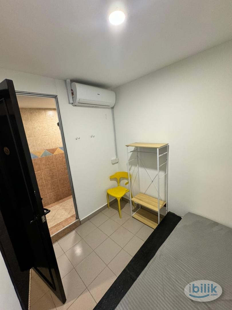 FREE WIFI Provided Room At Subang Permai 📍 Move-In Immediately Preferred 🔑 Near Bus Stop Privilage - Image 4