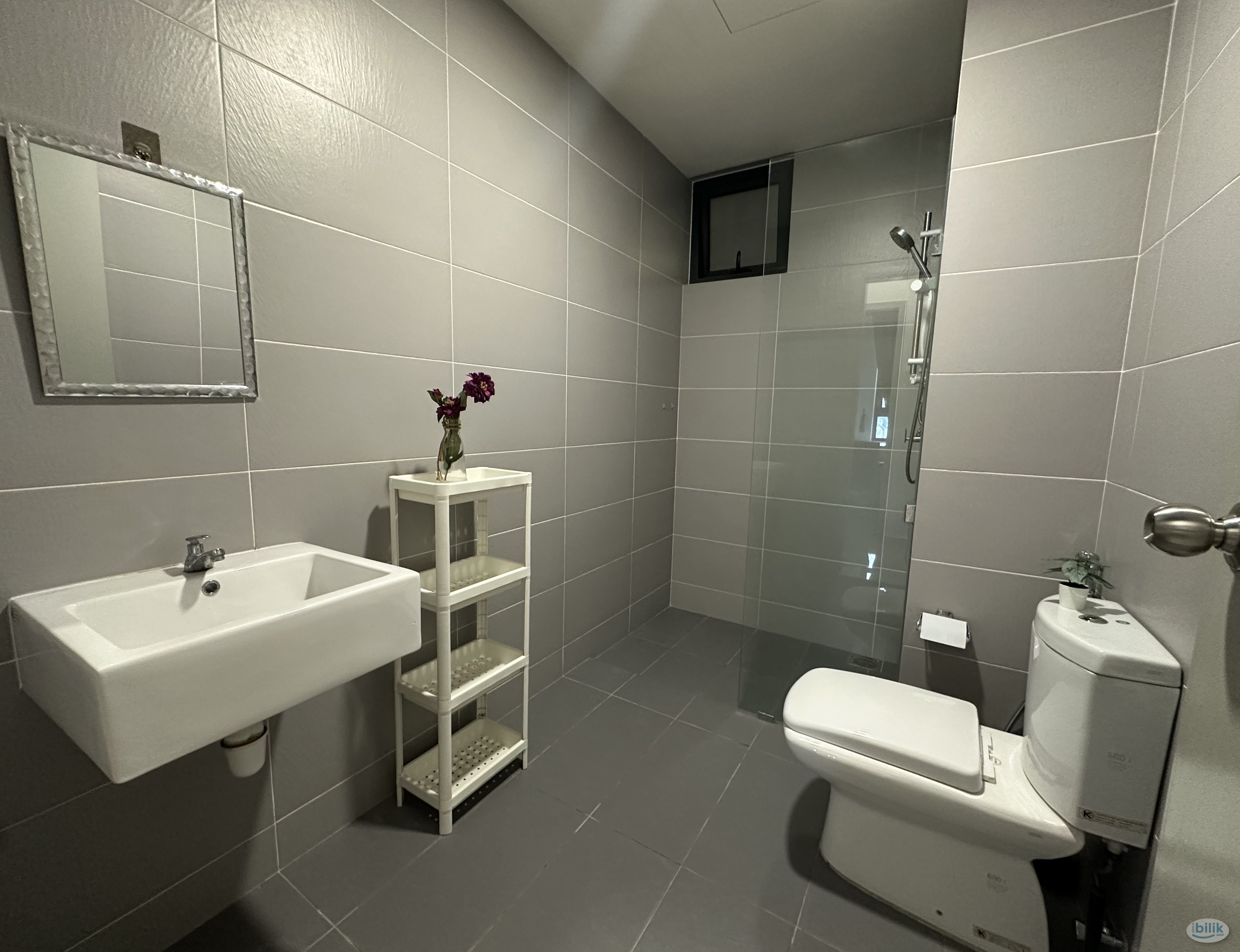 Middle Room for Rent at The Golden Triangle 2 - Image 2
