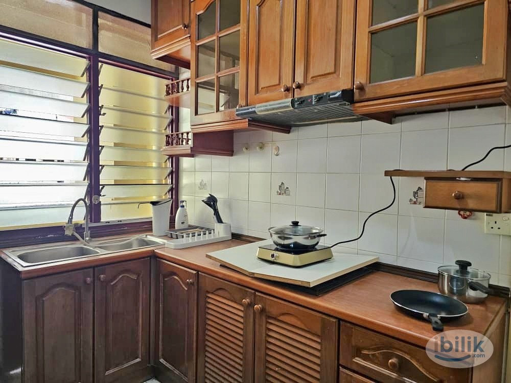 Middle room for rent at Springfield Condo with Shared bathroom at Sungai Ara, 5mins To Bayan Baru - Image 1