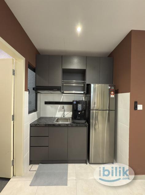 Master Room at Meta Residences Putra Permai, Seri Kembangan - Image 2