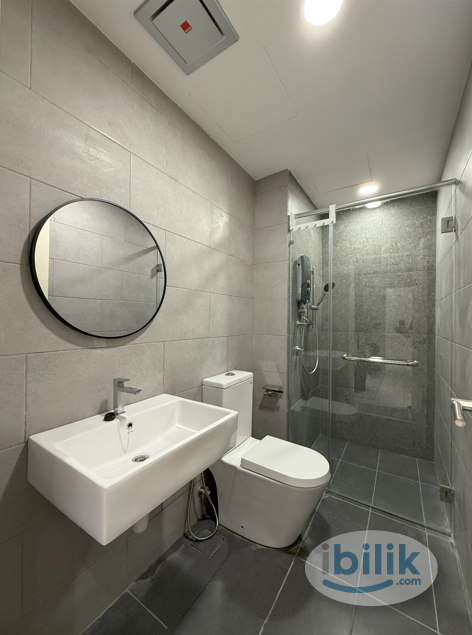 Middle Room at Meta Residences Putra Permai, Seri Kembangan - Image 5