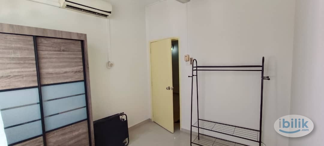Middle Room at Bukit Indah, Johor Bahru - Image 1