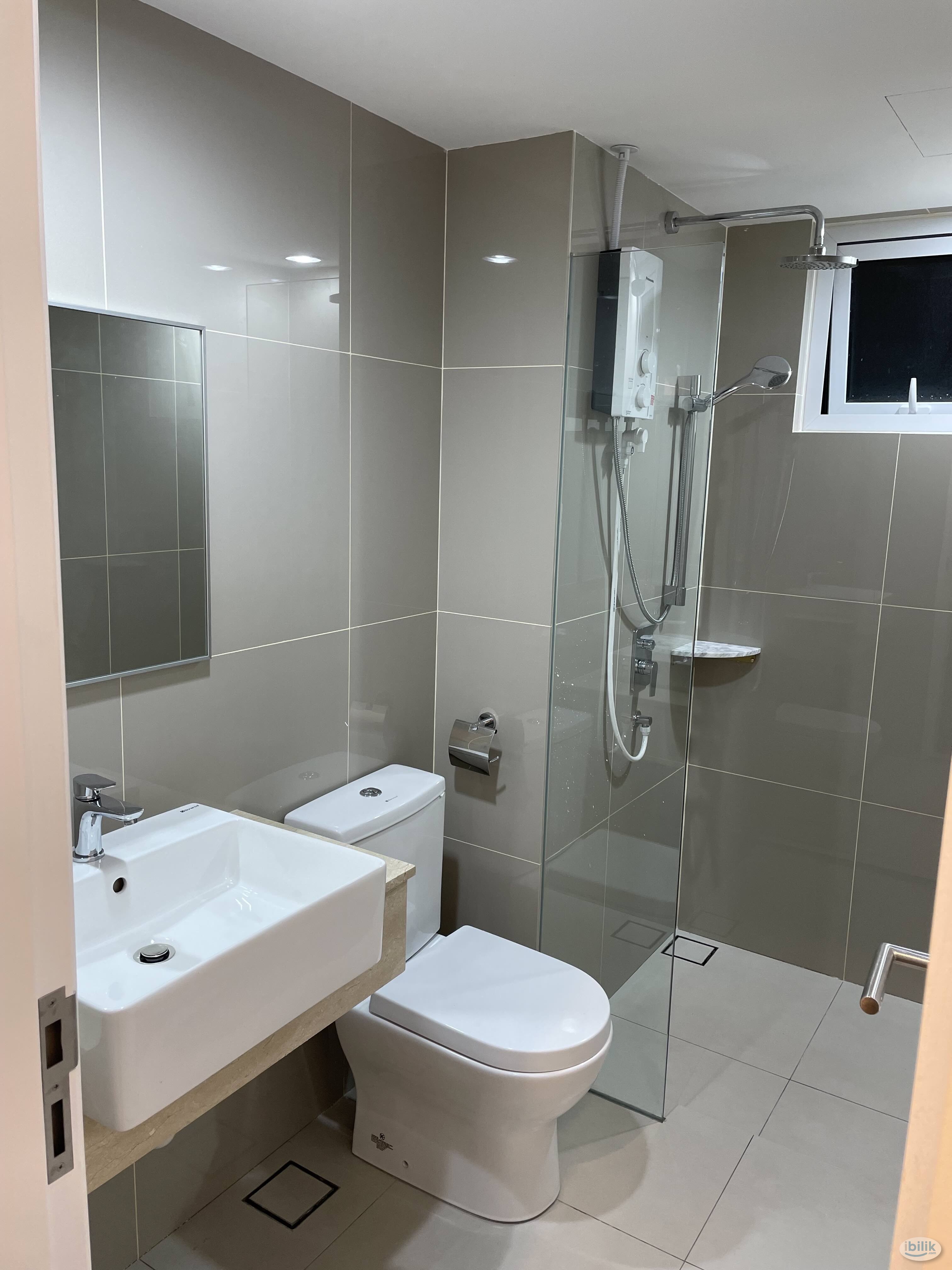 Master room for rent at Sentul Point Suite Apartments with private 🛁bathroom 👩 chinese female only - Image 2