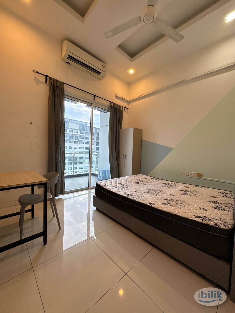 Middle Room at Skypod, Bandar Puchong Jaya - Image 1