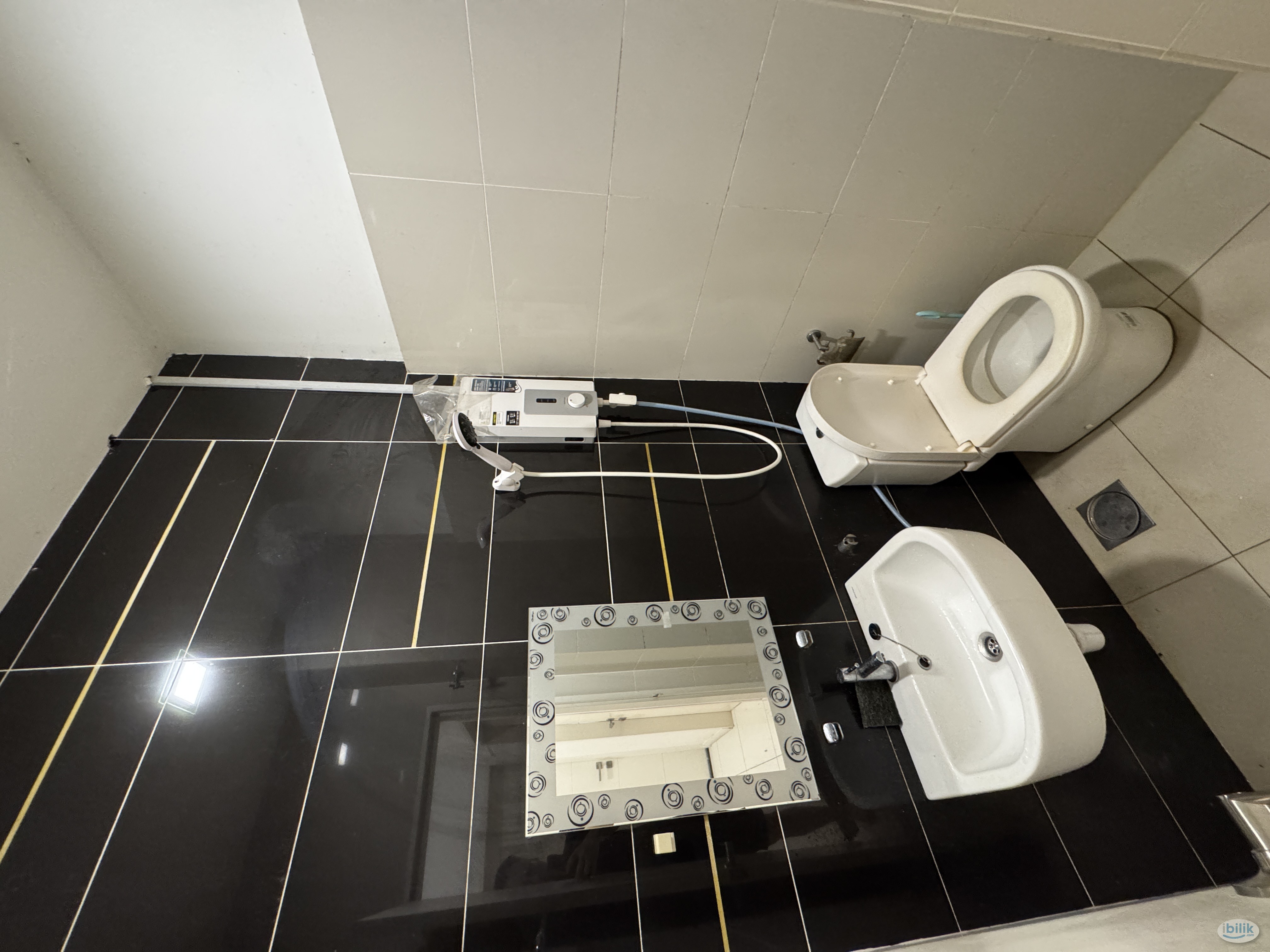 Middle Room at Skypod, Bandar Puchong Jaya - Image 5