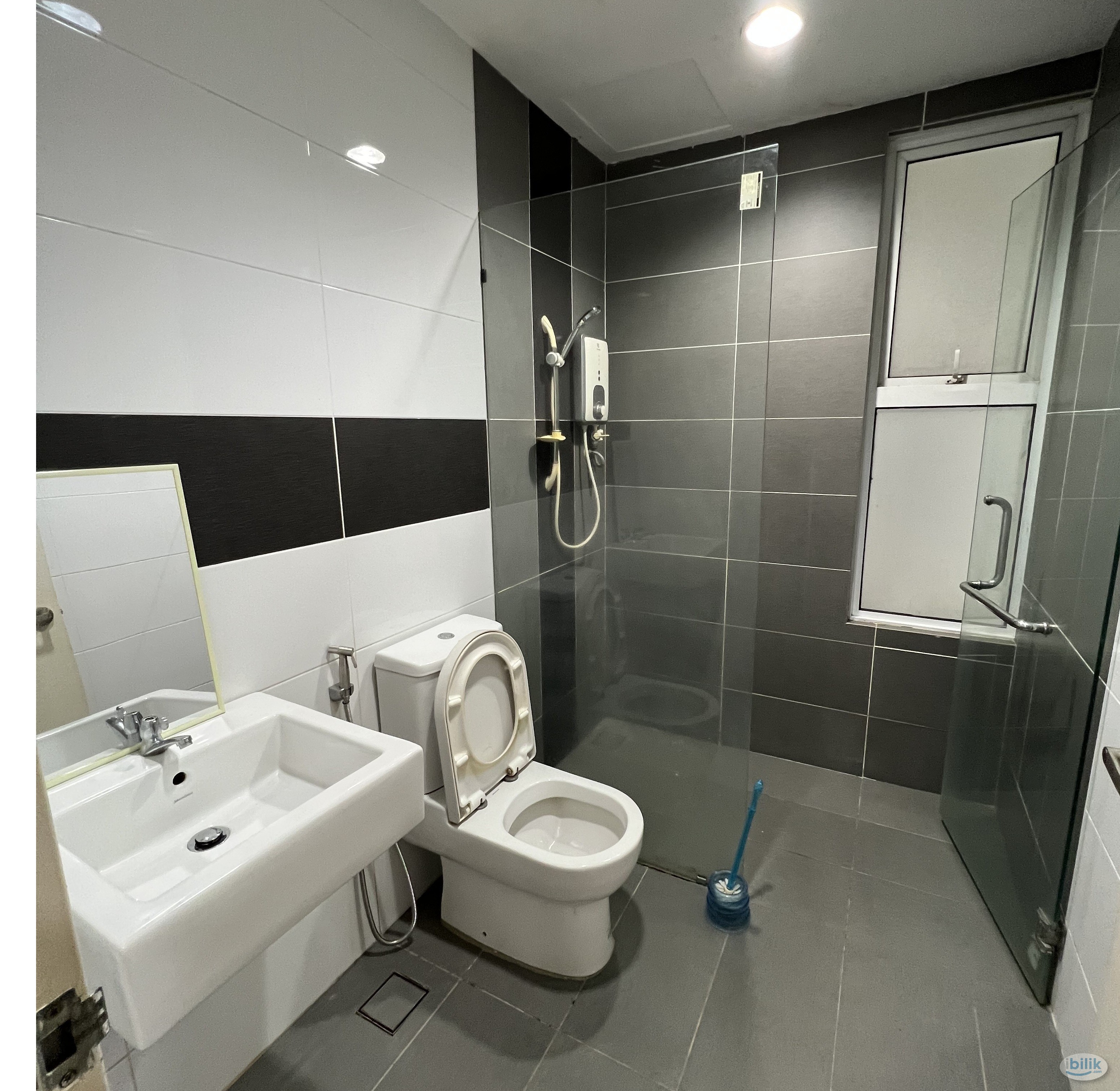 Single Room at Kuchai Lama, MRT LRT Station - Image 2