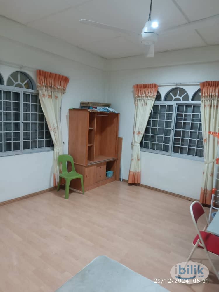 Middle Room at Bintangor Sarawak - Image 2