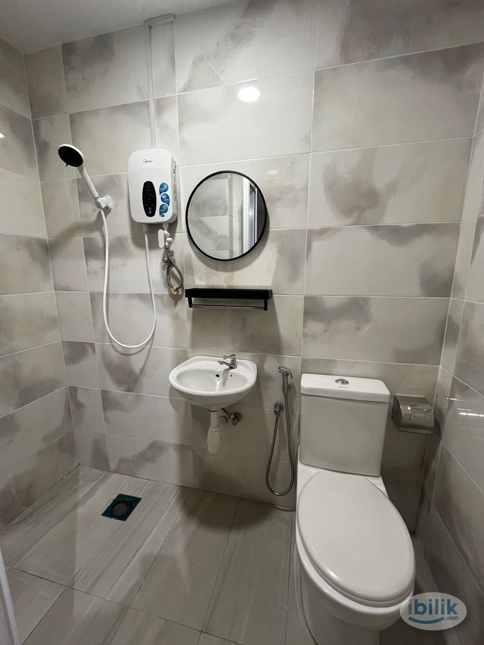 5 mins walking distance to TIMES SQUARE MALL 🛍️🛍️ - Image 3