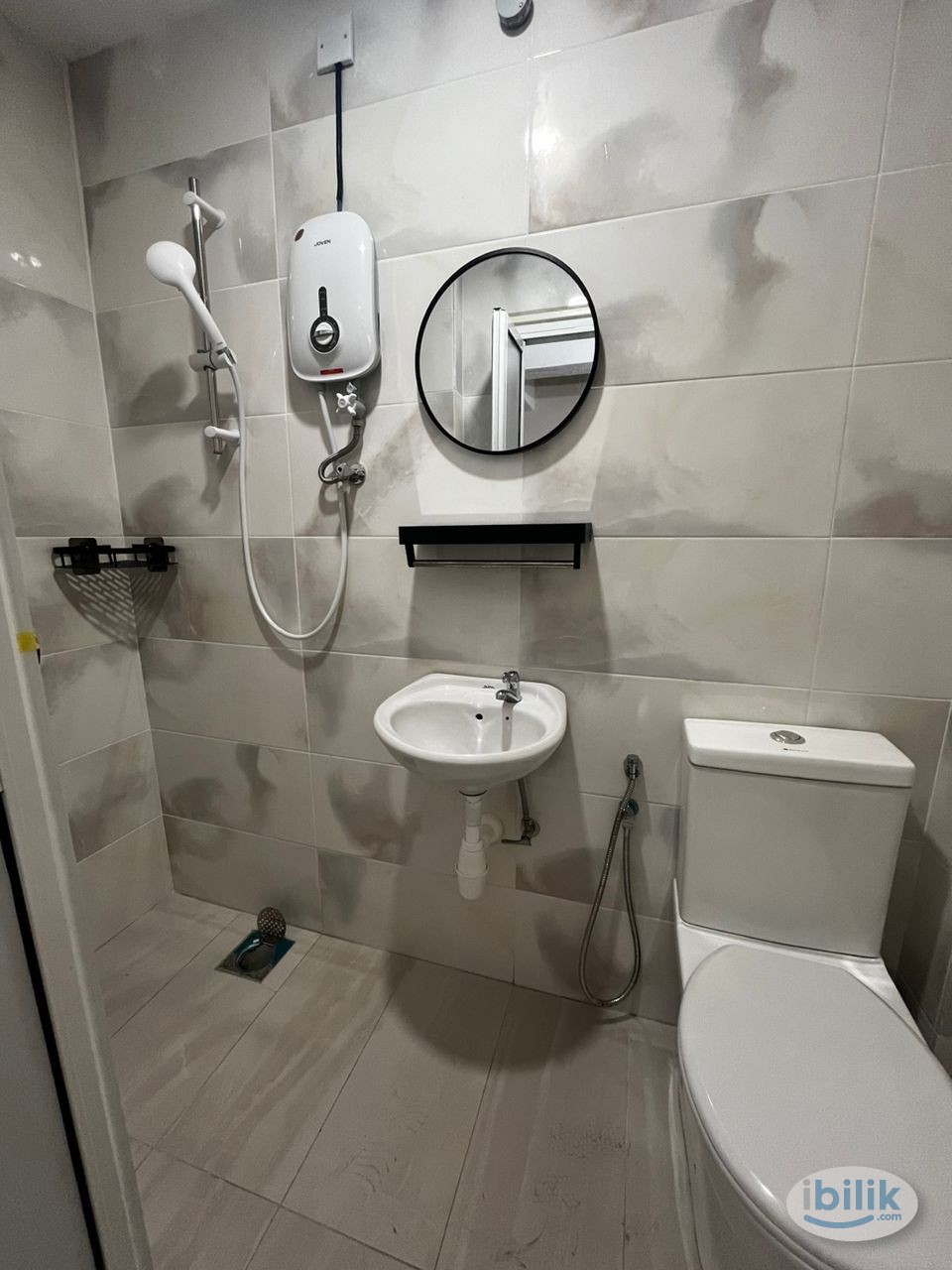 6 MINS WALKING DISTANCE TO LALAPORT MALL AND TRX MALL 🛍️🍜 - Image 3