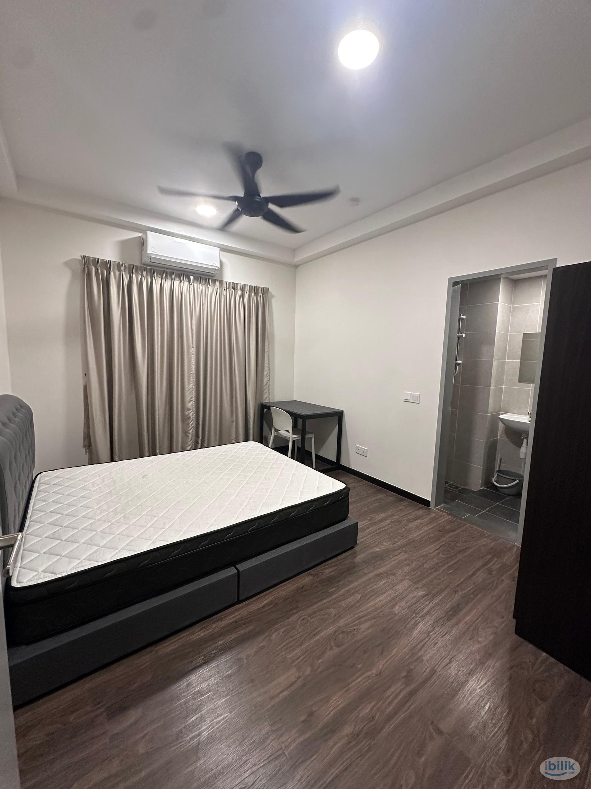 𝟏 𝐌𝐨𝐧𝐭𝐡 𝐃𝐞𝐩𝐨𝐬𝐢𝐭 𝐅𝐞𝐦𝐚𝐥𝐞 【𝐒𝐡𝐮𝐭𝐞𝐫 𝐁𝐮𝐬 𝐭𝐨 𝐇𝐄𝐋𝐏】Fully Furnished Master room for rent@Emabayu - Image 1