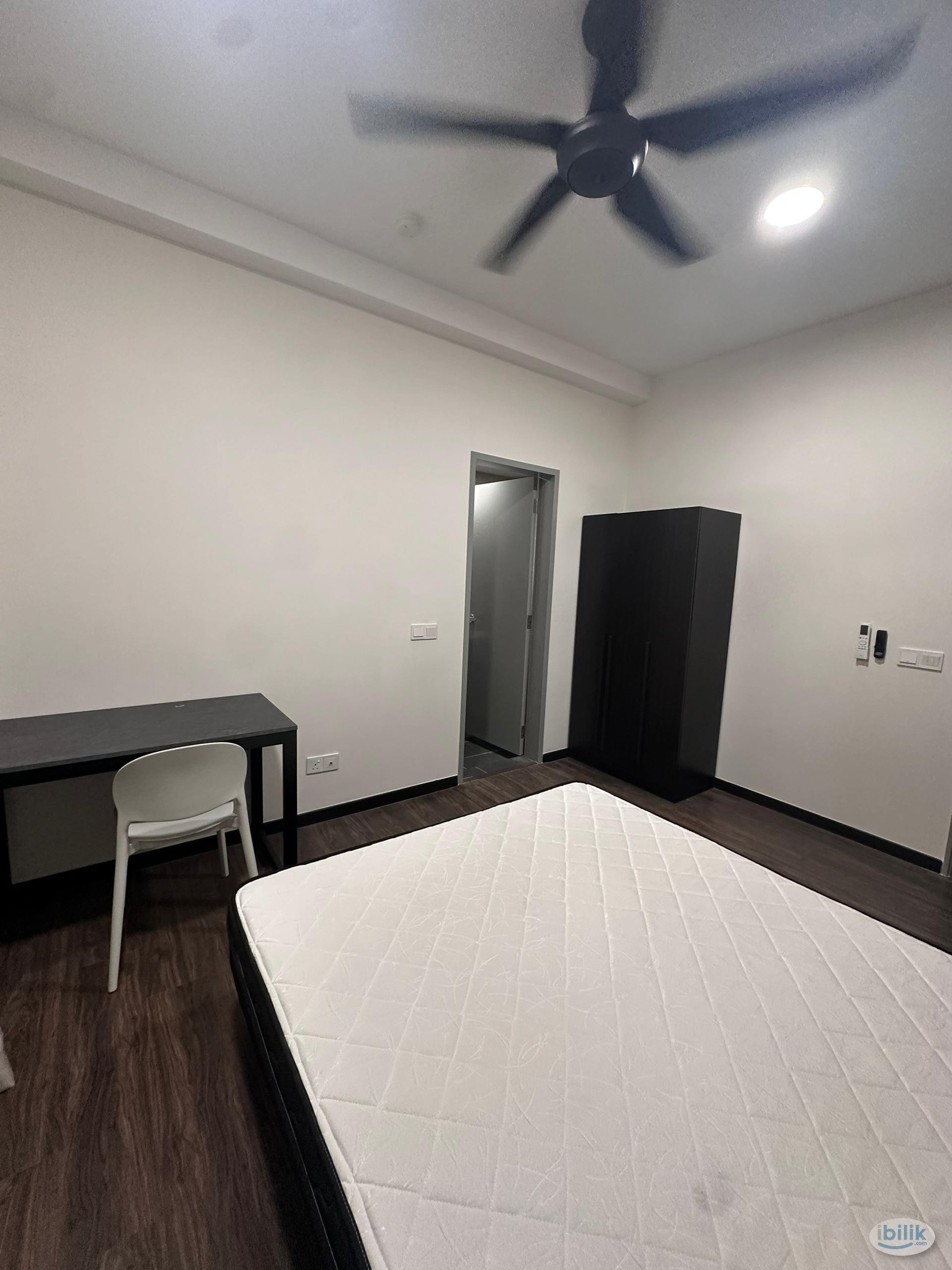 𝟏 𝐌𝐨𝐧𝐭𝐡 𝐃𝐞𝐩𝐨𝐬𝐢𝐭 𝐅𝐞𝐦𝐚𝐥𝐞 【𝐒𝐡𝐮𝐭𝐞𝐫 𝐁𝐮𝐬 𝐭𝐨 𝐇𝐄𝐋𝐏】Fully Furnished Master room for rent@Emabayu - Image 2