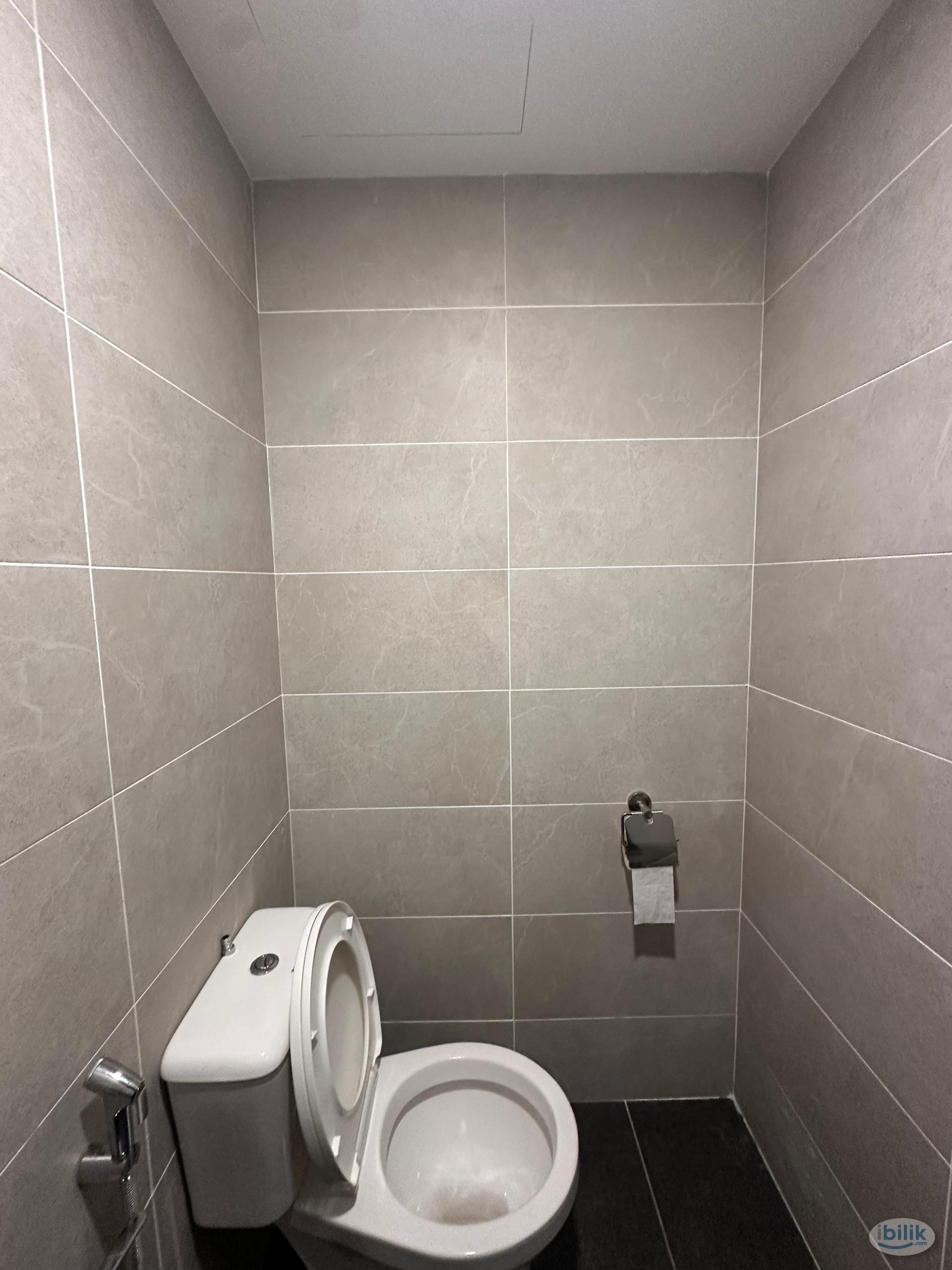 𝟏 𝐌𝐨𝐧𝐭𝐡 𝐃𝐞𝐩𝐨𝐬𝐢𝐭 𝐅𝐞𝐦𝐚𝐥𝐞 【𝐒𝐡𝐮𝐭𝐞𝐫 𝐁𝐮𝐬 𝐭𝐨 𝐇𝐄𝐋𝐏】Fully Furnished Master room for rent@Emabayu - Image 3