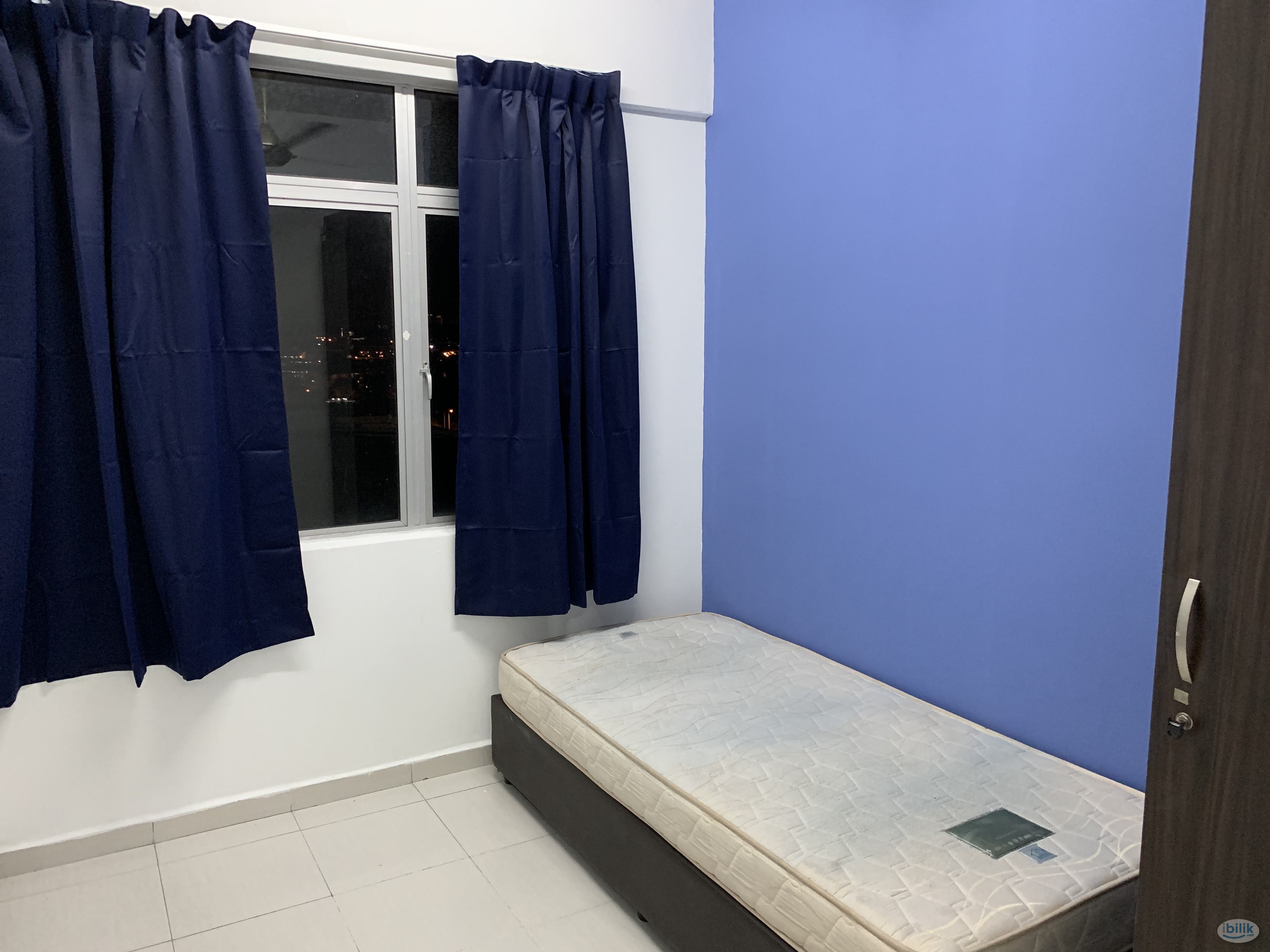 Window Single Room at South City Plaza, Seri Kembangan,Free shuttle bus to UPM &APU, Walking distance to MRT serdang - Image 1
