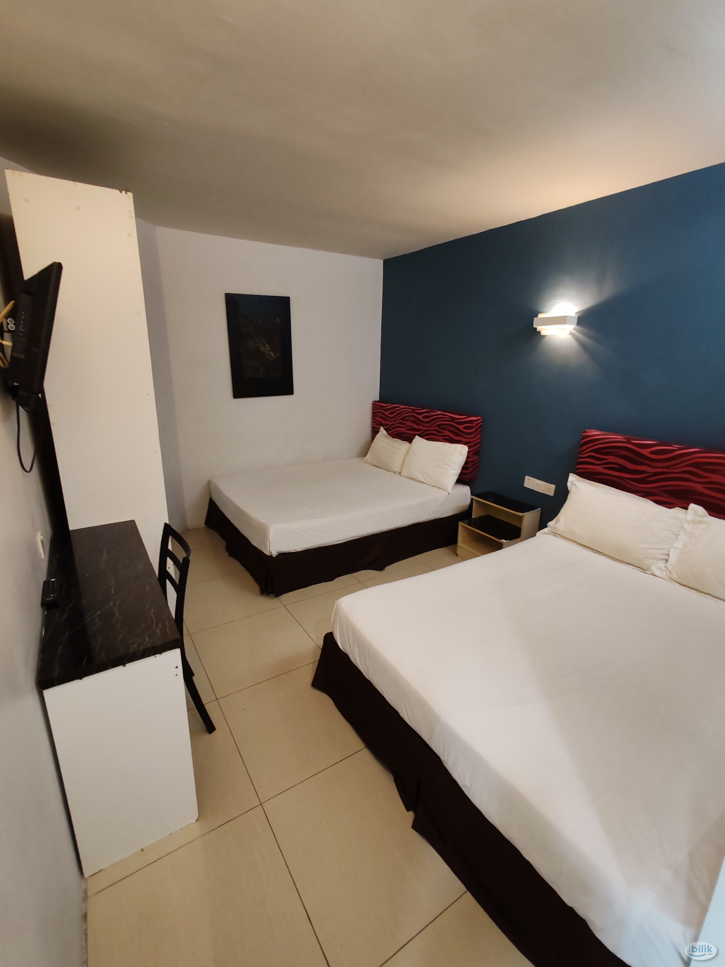 🏨FREE MOVE IN FEES @ The Strand Mall 🛏️🚿 Steps from MRT Surian 🚶‍♂️✨ Experience a Queen Size Bed & Private Bathroom! � - Image 1