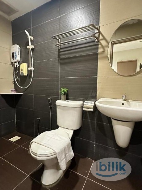 2025 Offer ❗ Study at Monash University❓ Room for Rent + Private Toilet at Bandar Sunway - Image 1