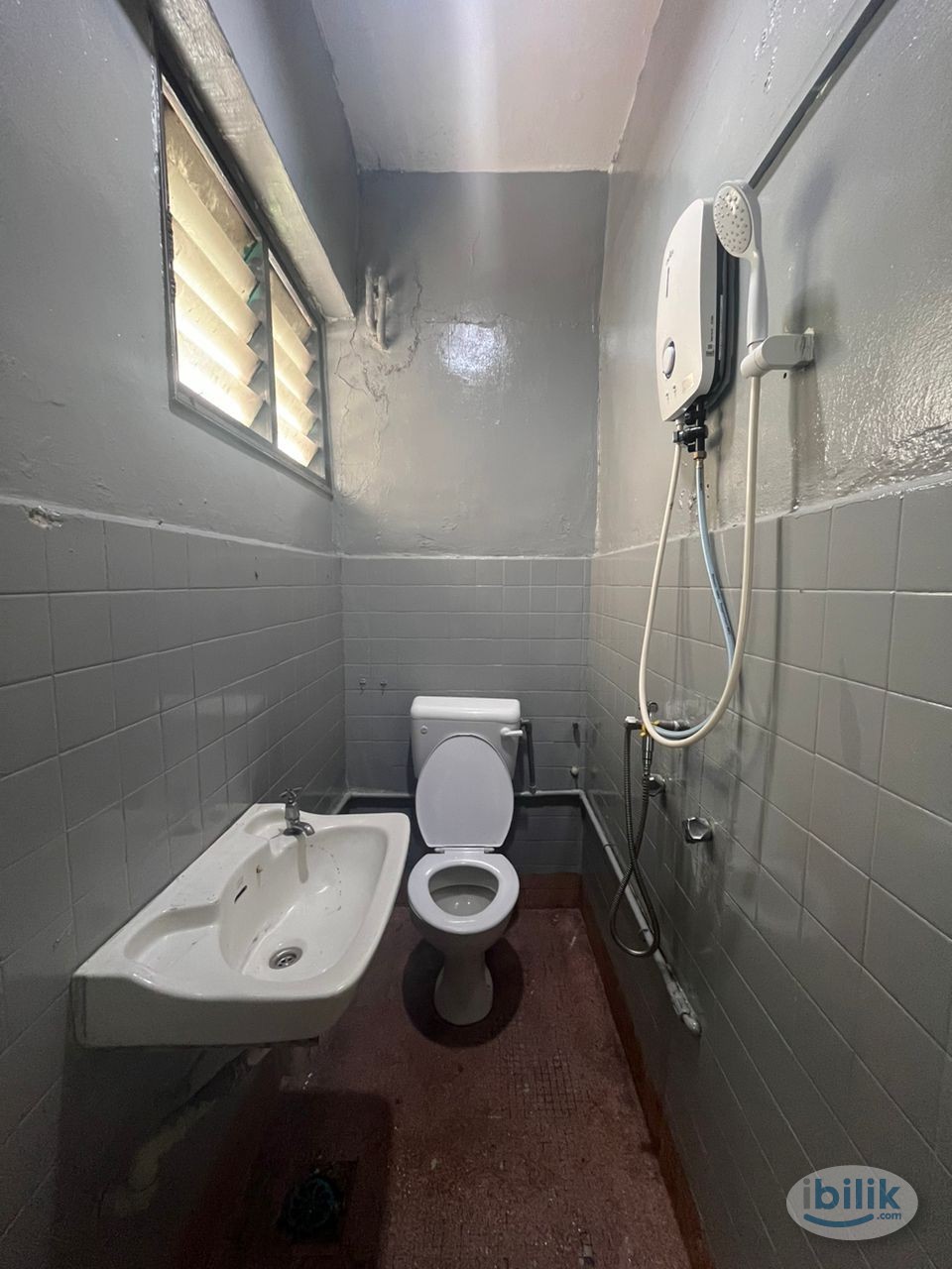🏙️ Prime location near Midvalley & KSL! 🍔🛍️ Trendy room, private bath, and fast WiFi—hassle-free living! 🎉🚪 - Image 3