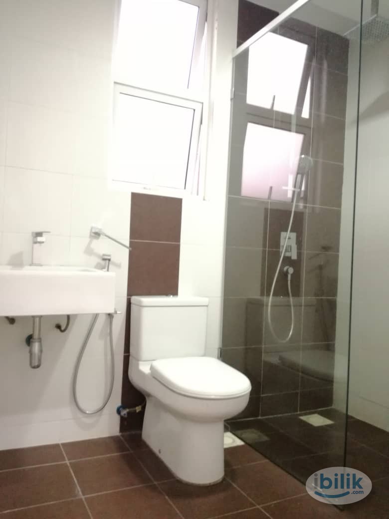 MEDIUM ROOM TO MOVE IN!! MIDDLE ROOM AT PACIFIC PLACE NEAR LRT ARA DAMANSARA FOR RENT - Image 2