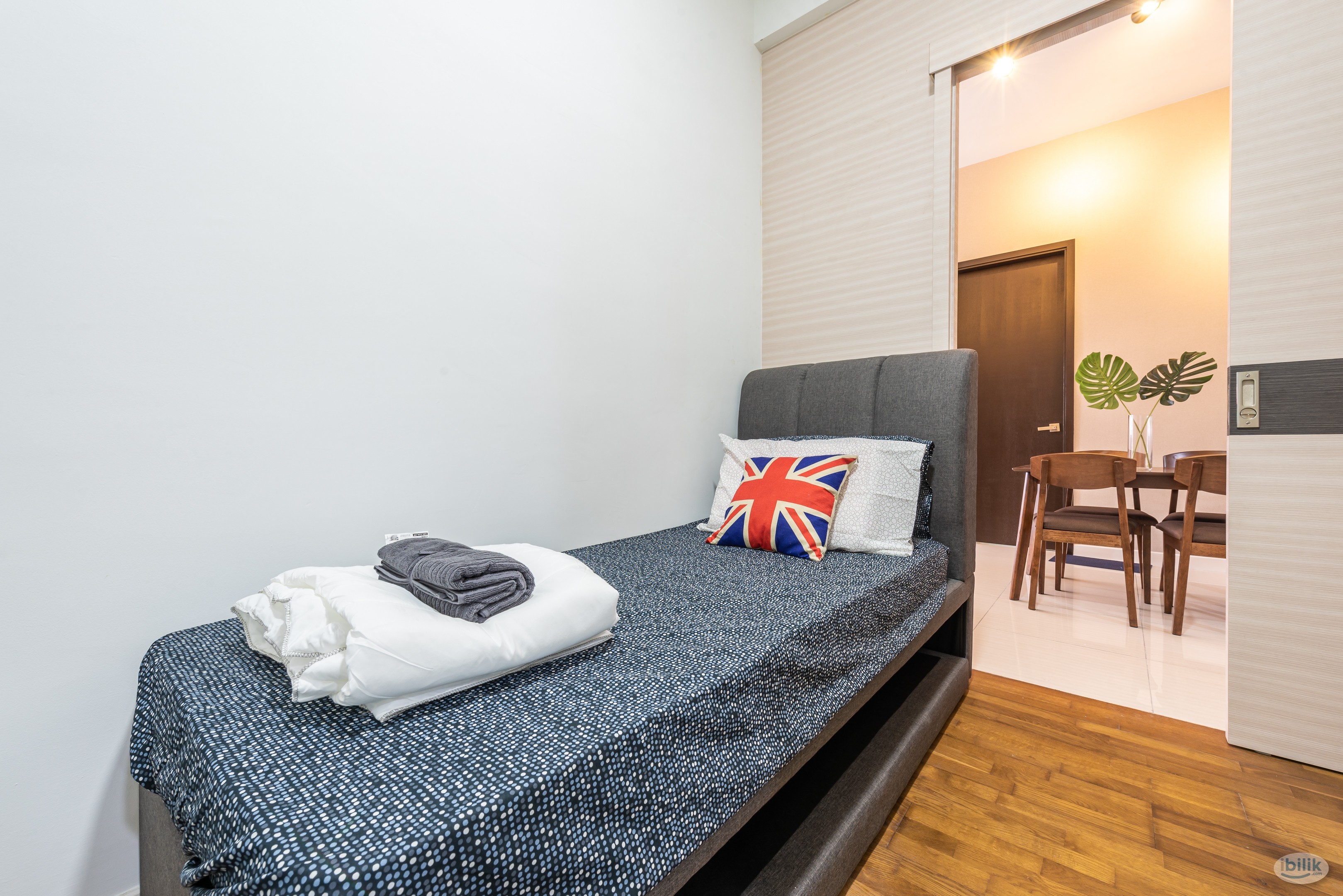 Female Middle room for UITM student - Image 4