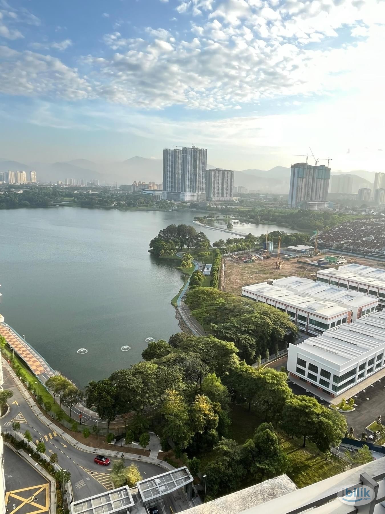Middle Room with Lakeview at Fortune Perdana Lakeside, Kepong - Image 4
