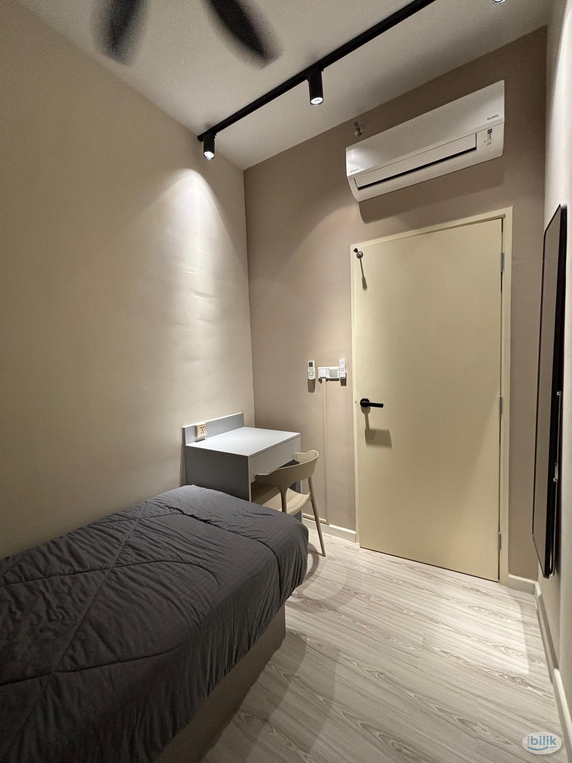 ZERO DEPOSIT NEWLY FURNISHED Single Room at Seri Kembangan, Selangor - Image 1