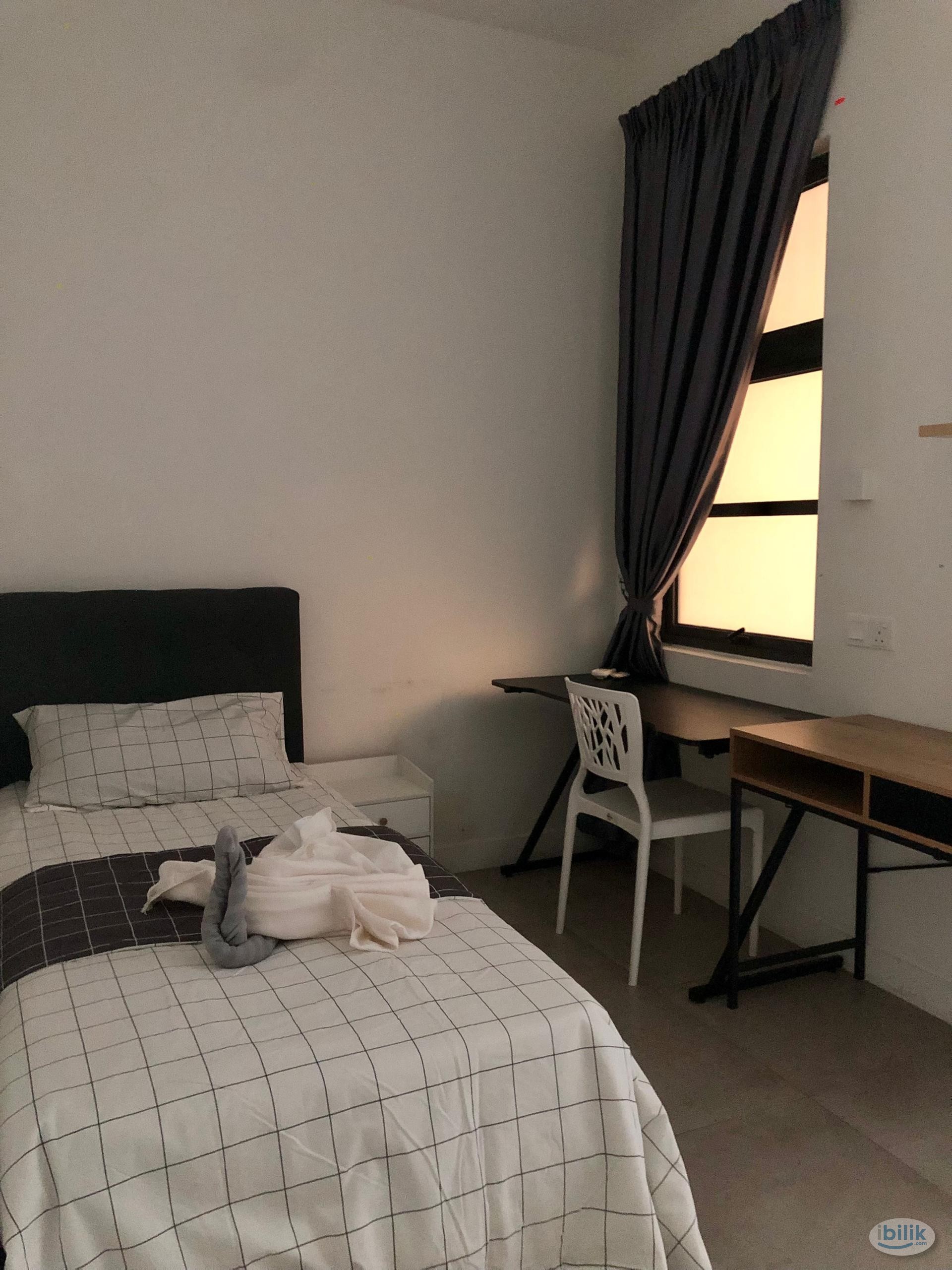 🛏️ Middle Room 🛏️ 👱🏻‍♀️ Female Unit 👱🏻‍♀️ 🧽 Weekly Cleaning Service 🧽 - Image 1