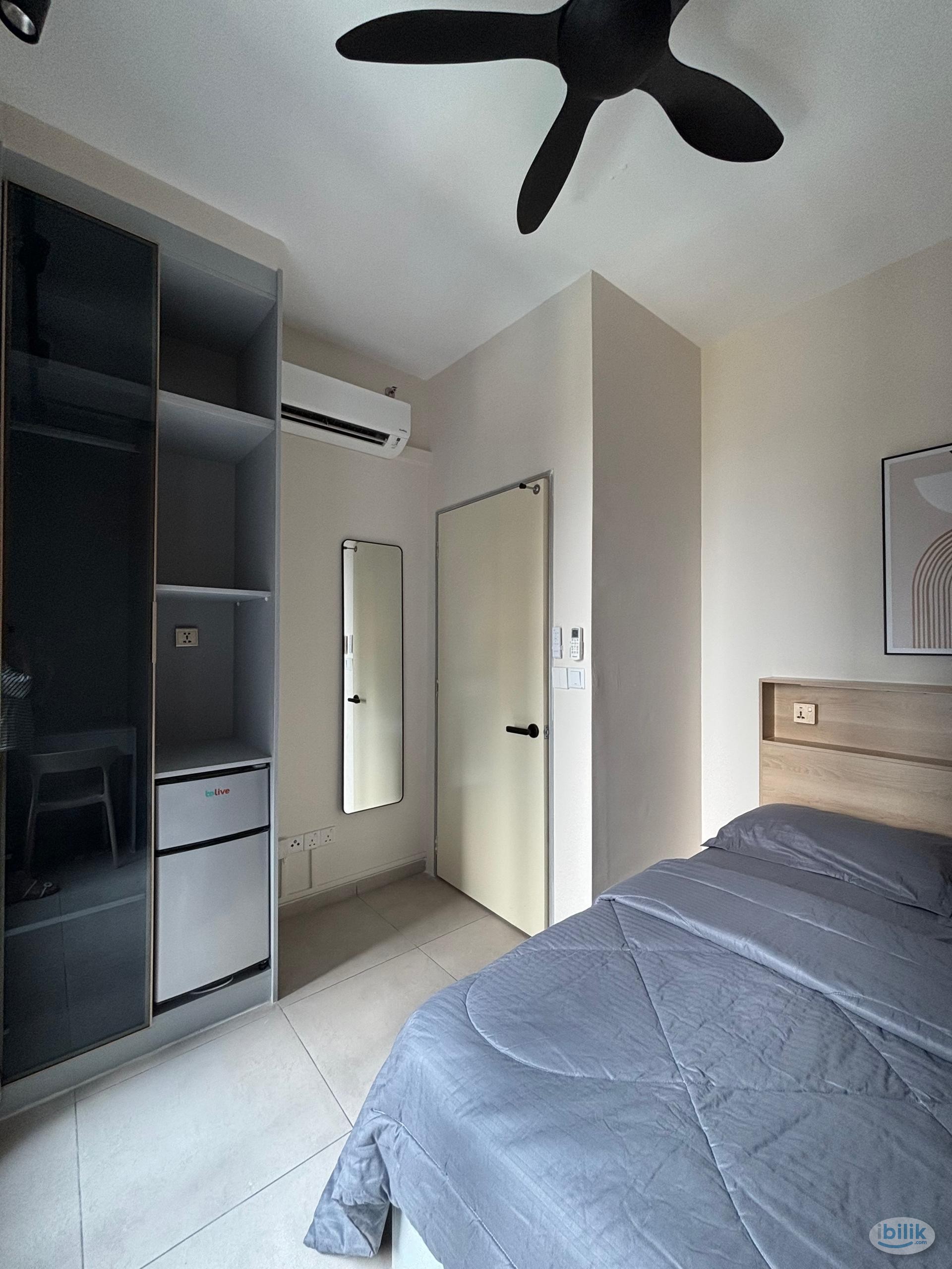 Spacious Queen Bedroom at Meta City Residence, Seri Kembangan - Image 1