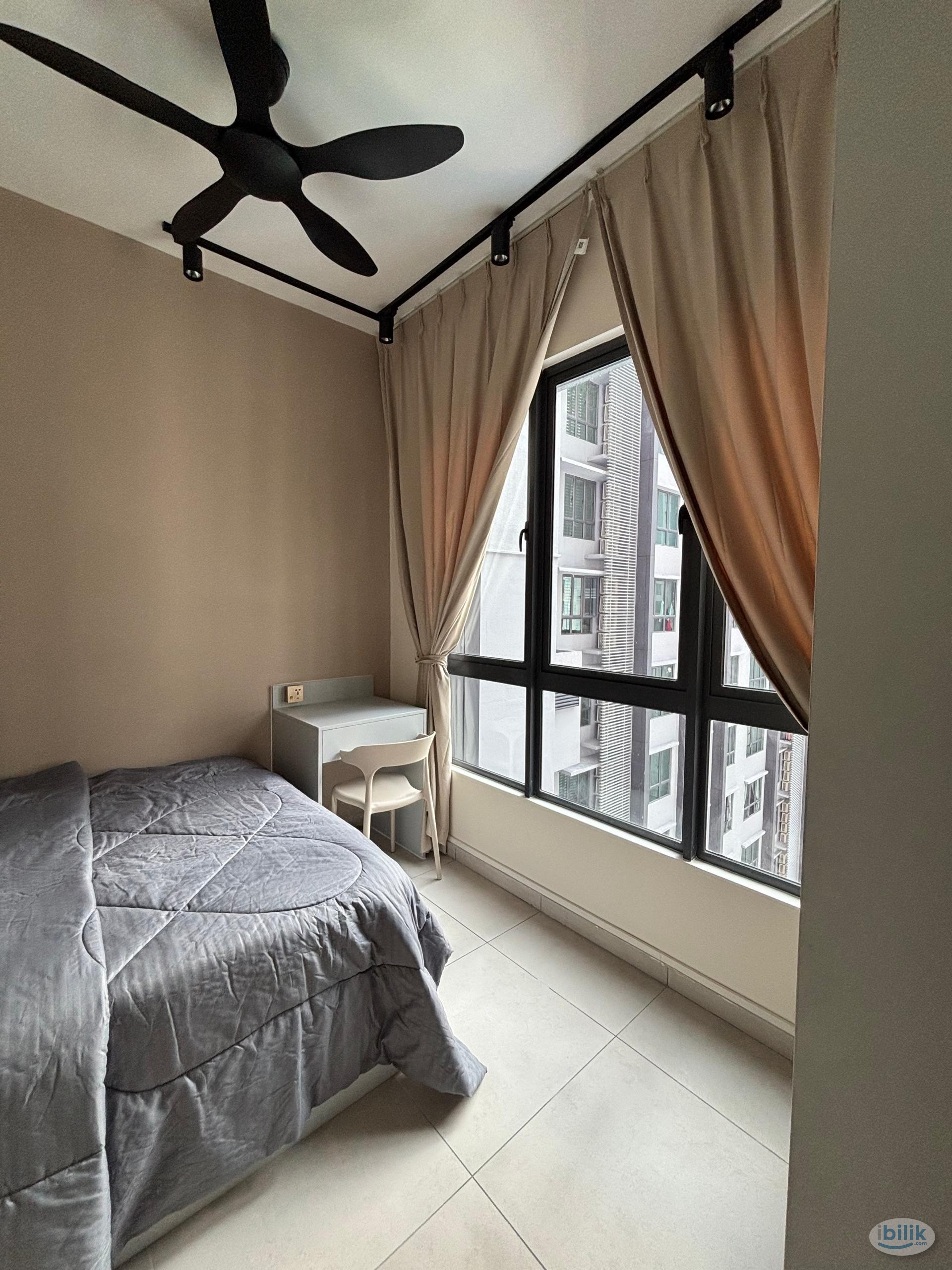 Spacious Queen Bedroom at Meta City Residence, Seri Kembangan - Image 2