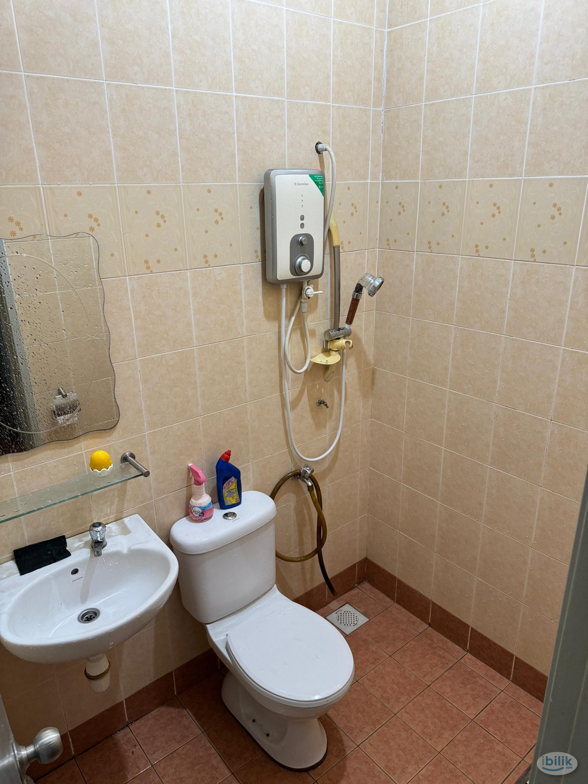 FEMALE ONLY - Middle Room at GreenHills 2 Bukit Rimau Shah Alam near columbia asia aeon big jalan kebun sungai burong be - Image 5