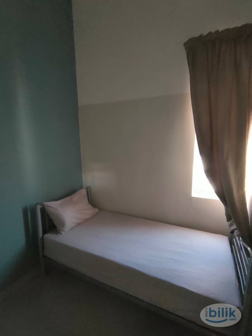 BUDGET-FRIENDLY with AIRCOND at Nuevo Hostel Shah Alam 🤩 Free WiFi 💥 Move-In Immediately - Image 1