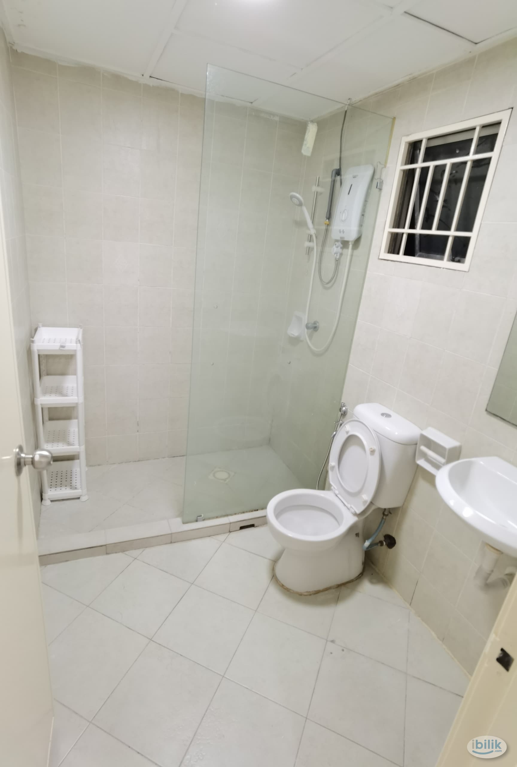 Master Room at Green Avenue, Bukit Jalil - Image 2