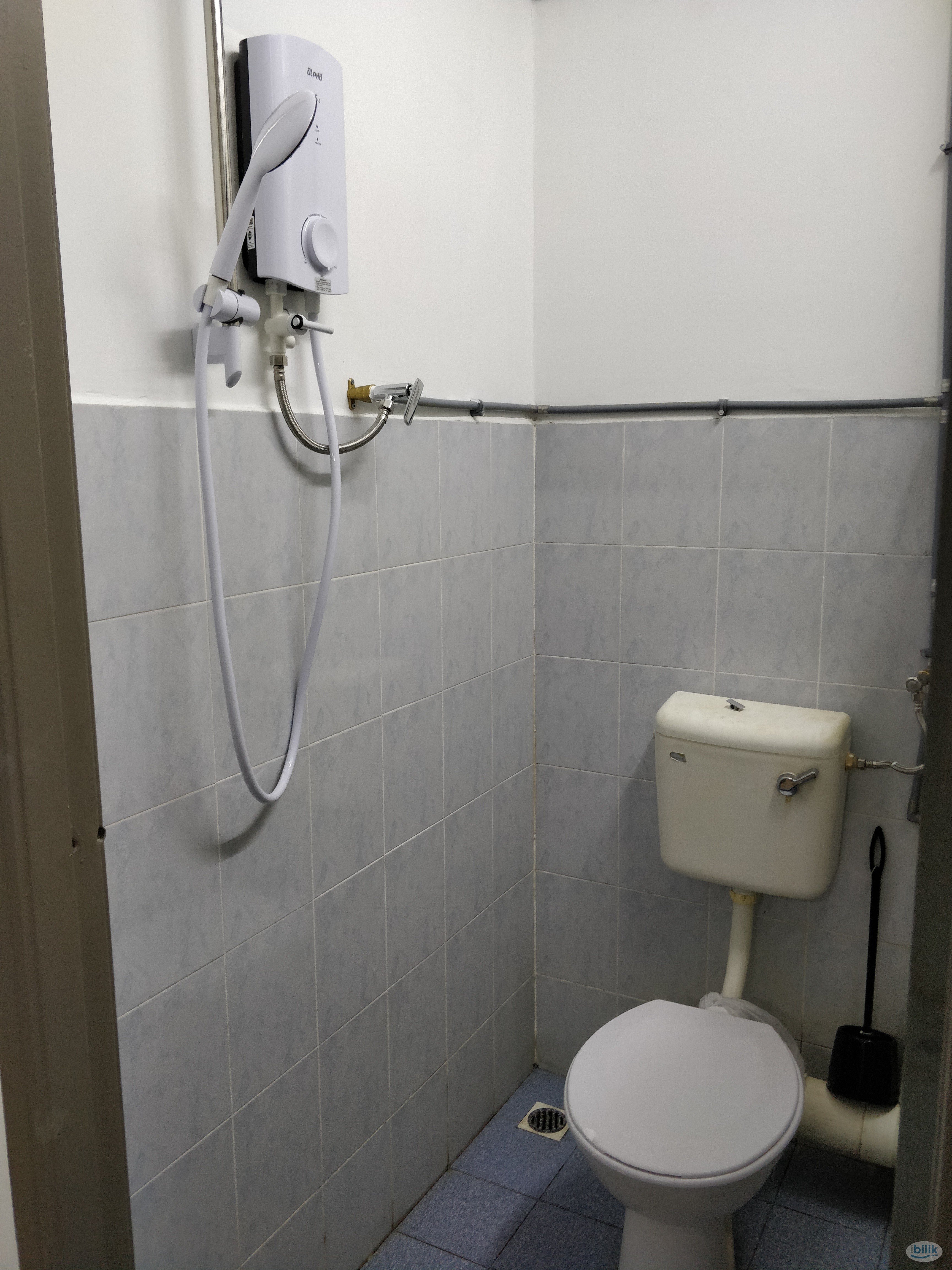 Single Room at Sri Saujana Apartment, Georgetown - Image 5